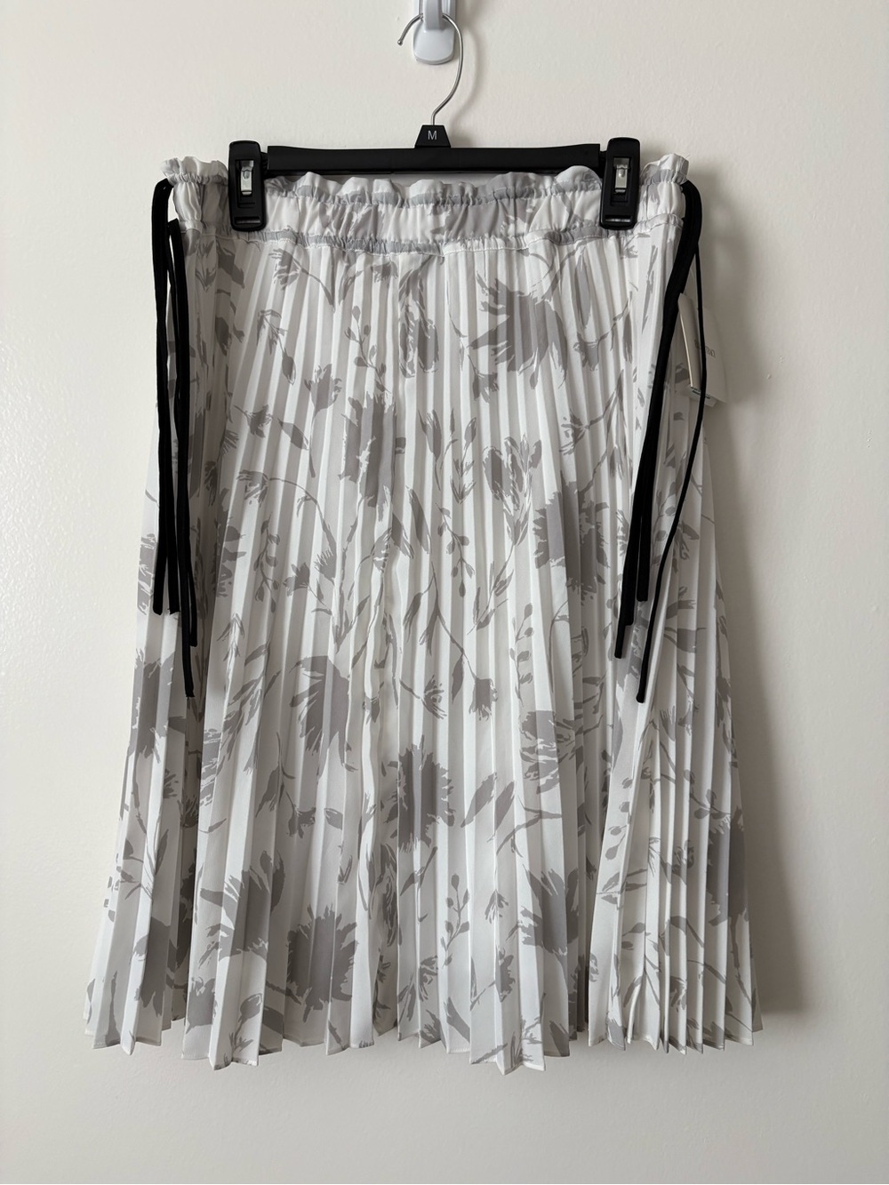 Ellen Tracy White Skirt with Gray Floral Pleats